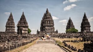 candi-prambanan_169-1-1733125951.jpeg